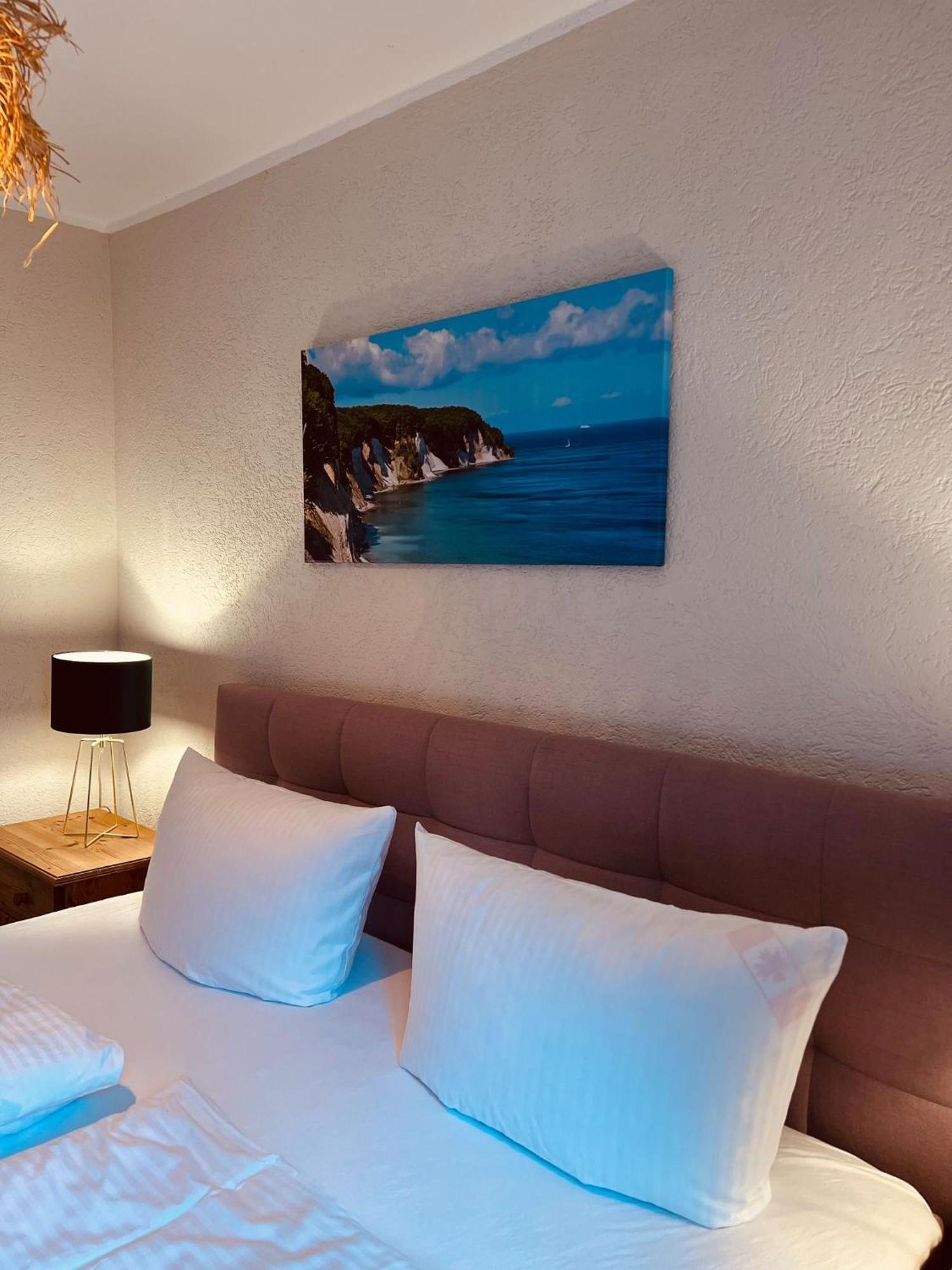 Ferienwohnung "Zur Rebe" Middelhagen Extérieur photo